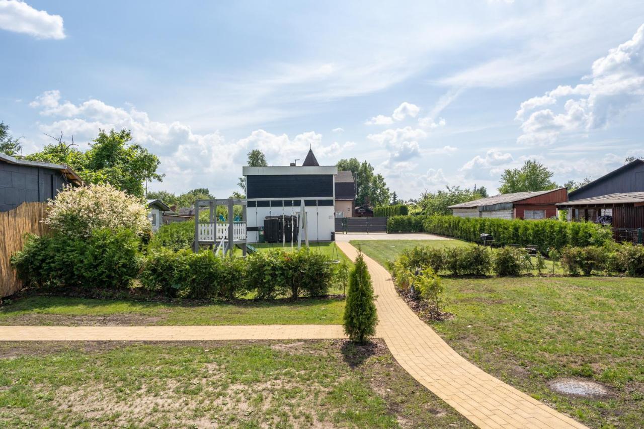 Family Garden House With Free Private Parking & Playground Villa Riga Luaran gambar